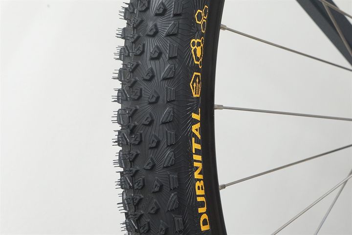 Continental Dubnital Race Rapid Continental Dubnital Race Rapid mountain bike tire on a rolling resistance test machine