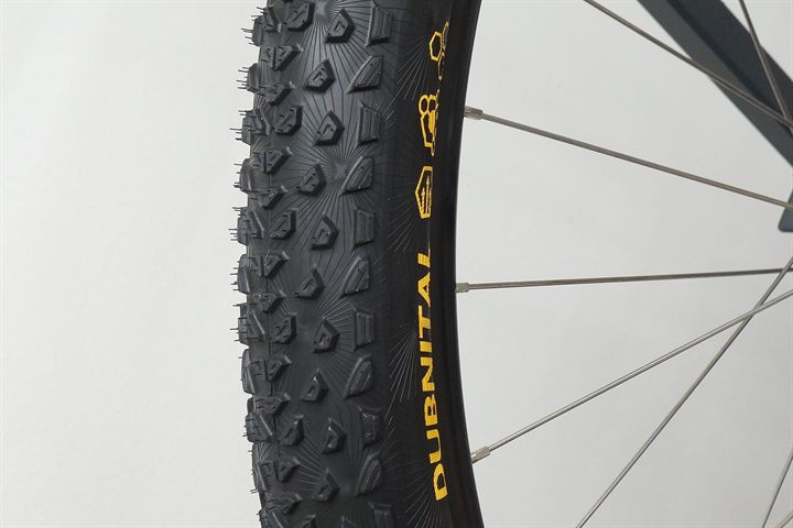 Continental Dubnital Race Rapid Continental Dubnital Race Rapid mountain bike tire on a rolling resistance test machine