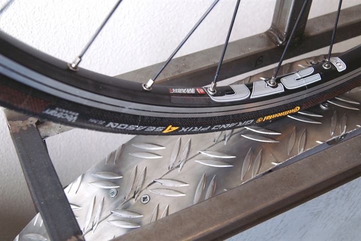 continental grand prix 4 season clincher road tyre