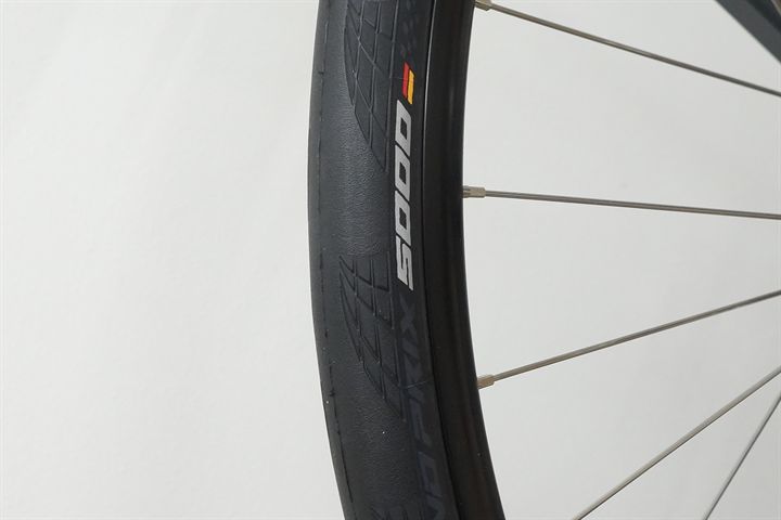 Continental Grand Prix 5000 32  mountain bike tire on a rolling resistance test machine