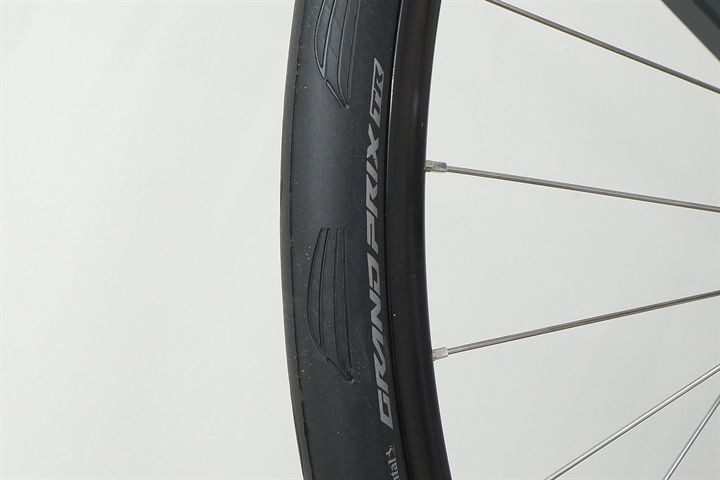 Continental Grand Prix TR 28 Continental Grand Prix TR 28 road bike tire on a rolling resistance test machine