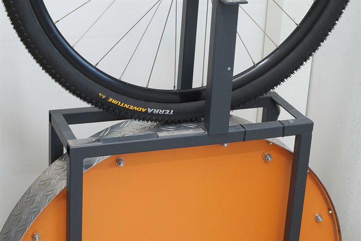 Continental Terra Adventure 45 Continental Terra Adventure 45 road bike tire on a rolling resistance test machine