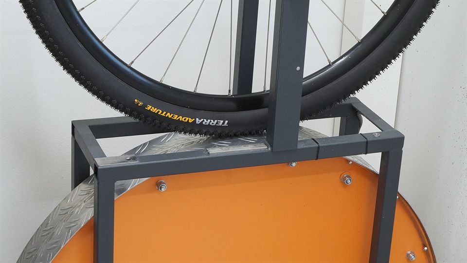 Continental Terra Adventure 45 Lab Test Continental Terra Adventure 45 on a rolling resistance machine