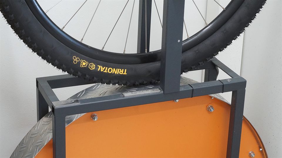 Continental Trinotal Race Rapid 2.4 Lab Test Continental Trinotal Race Rapid 2.4 on a rolling resistance machine