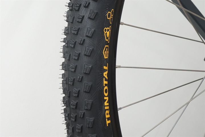 Continental Trinotal Race Rapid Continental Trinotal Race Rapid mountain bike tire on a rolling resistance test machine