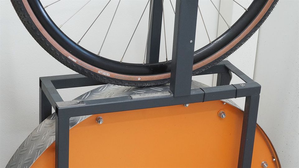 Hutchinson Caracal Allroad (tan) 35 Lab Test Hutchinson Caracal Allroad (tan) 35 on a rolling resistance machine