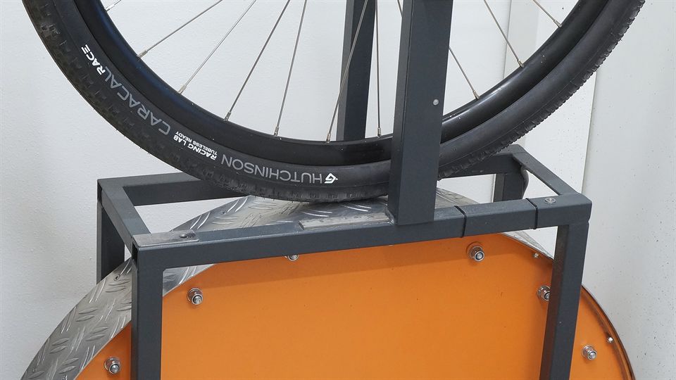 Hutchinson Caracal Race TLR (black) 45 Lab Test Hutchinson Caracal Race TLR (black) 45 on a rolling resistance machine