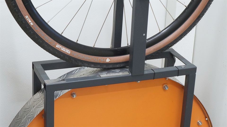 Hutchinson Caracal Race TLR (tan) 45 on a rolling resistance machine