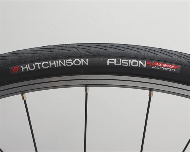 Hutchinson Fusion-5 All Season TUBELESS READY 700x25 or 700x28 Folding Bike Tire