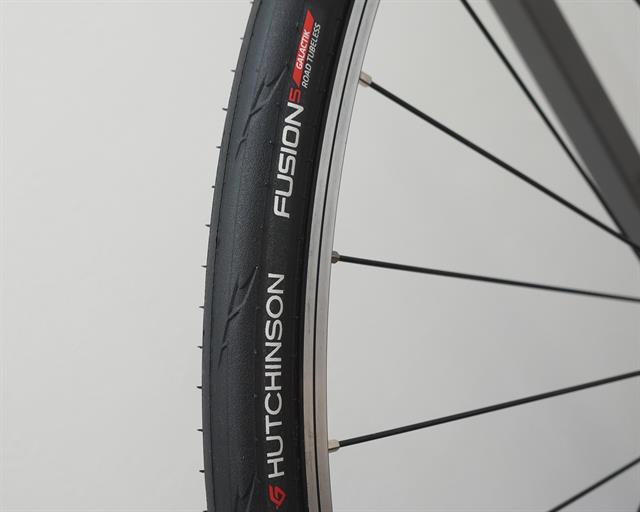 hutchinson fusion 5 all season 11storm tubeless tire