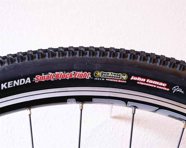 KENDA Small Block Eight K1047 26 x 1.95 MTB Mountain Bike Foldable Tire Black ~ 