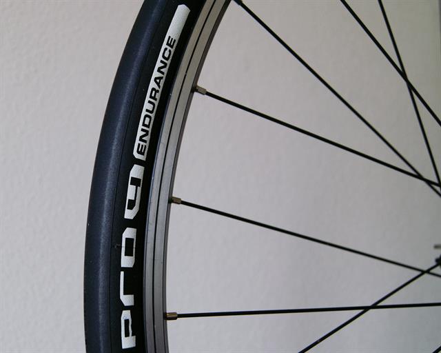 Michelin pro4 endurance v2 road discount bike tyre