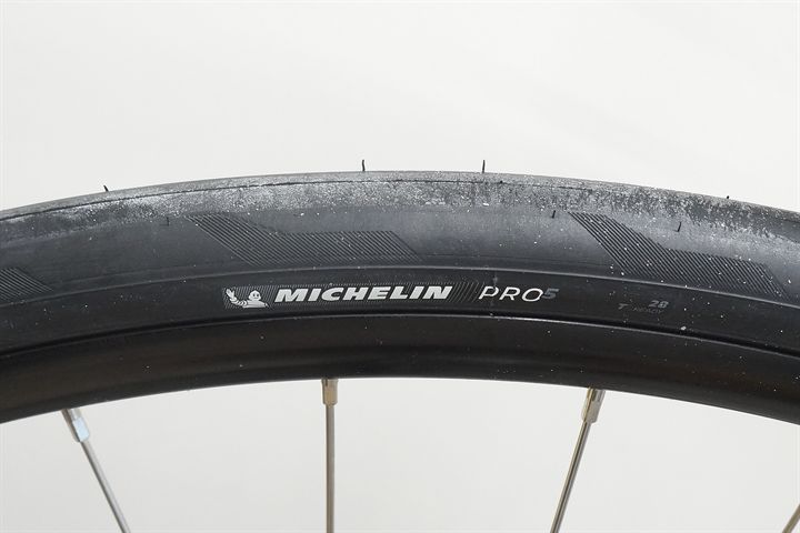 Michelin Pro 5 TLR 28 road bike tire on a rolling resistance test machine