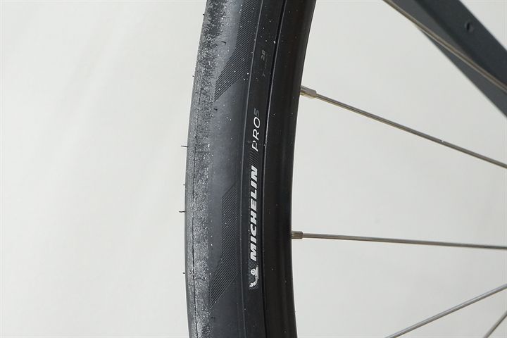 Michelin Pro 5 TLR 28 road bike tire on a rolling resistance test machine