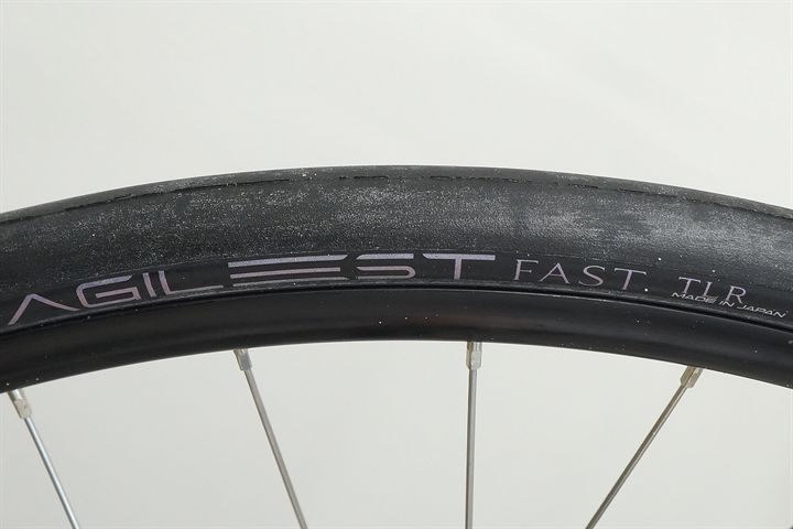 Panaracer Agilest Fast TLR 28 Panaracer Agilest Fast TLR 28 road bike tire on a rolling resistance test machine