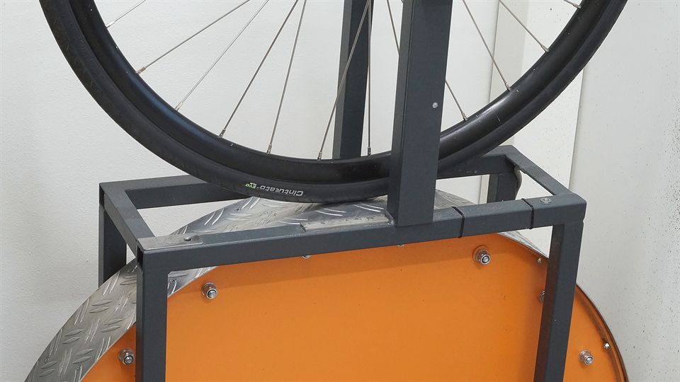 Pirelli Cinturato EVO TLR 28 Lab Test Pirelli Cinturato EVO TLR 28 on a rolling resistance machine