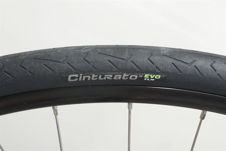 Pirelli Cinturato EVO TLR 28 Pirelli Cinturato EVO TLR 28 road bike tire on a rolling resistance test machine