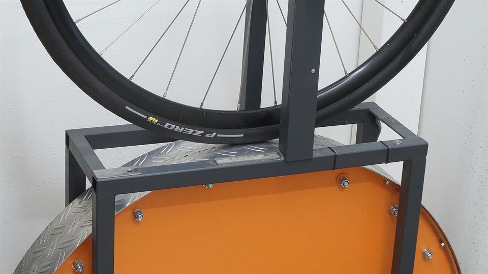 Pirelli P Zero Race RS 30 Lab Test Pirelli P Zero Race RS 30 on a rolling resistance machine