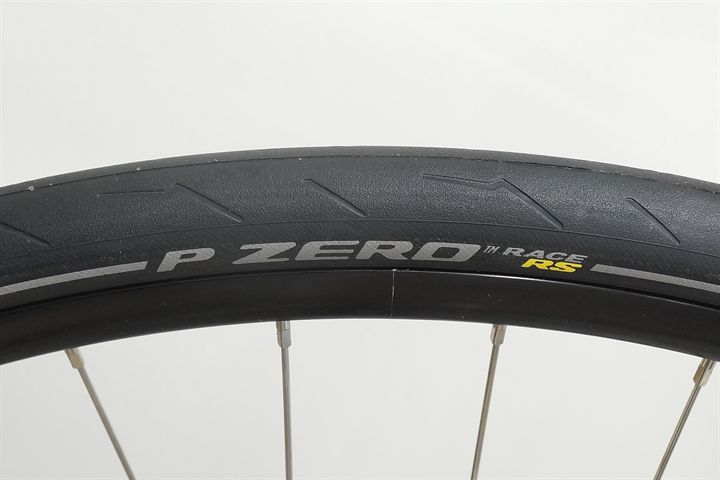 Pirelli P Zero Race RS 30 Pirelli P Zero Race RS 30 road bike tire on a rolling resistance test machine