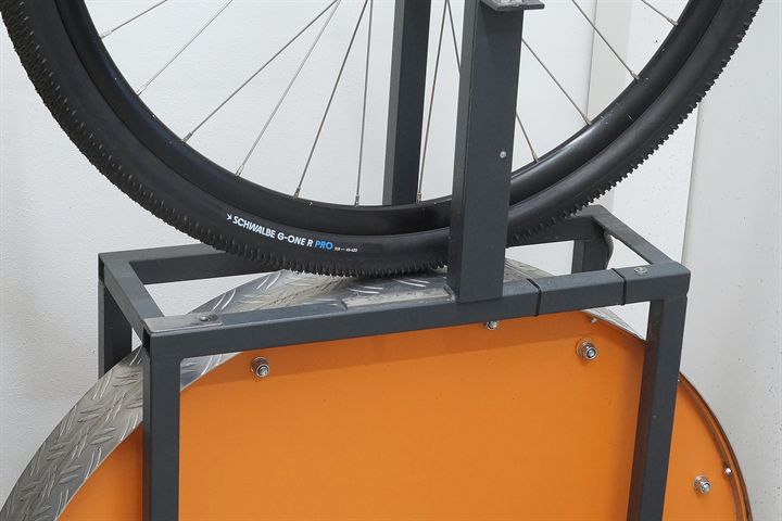 Schwalbe G-One R Pro (black) 45 road bike tire on a rolling resistance test machine