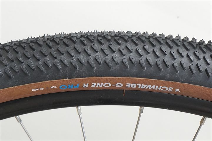 Schwalbe G-One R Pro (transparent) 50 Schwalbe G-One R Pro (transparent) 50 mountain bike tire on a rolling resistance test machine