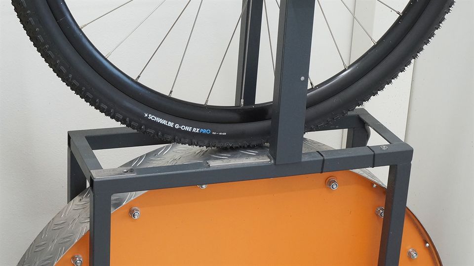 Schwalbe G-One RX Pro 45 Lab Test Schwalbe G-One RX Pro 45 on a rolling resistance machine