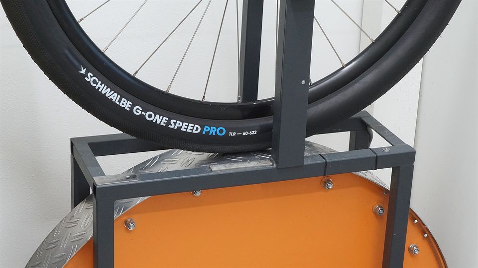 Schwalbe G-One Speed Pro 2.35 Lab Test Schwalbe G-One Speed Pro 2.35 on a rolling resistance machine