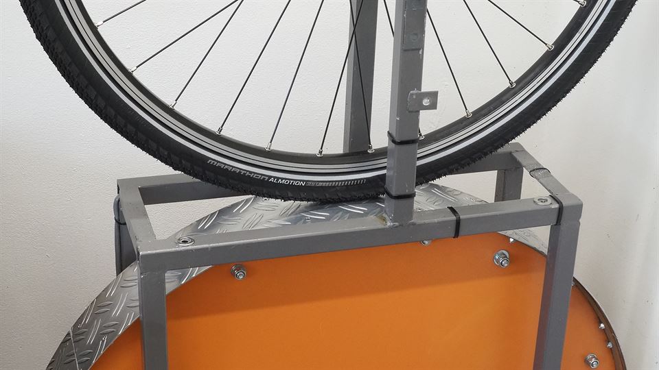 Schwalbe Marathon Almotion TLE Addix Lab Test Schwalbe Marathon Almotion TLE Addix on a rolling resistance machine