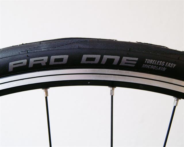 schwalbe one pro tubeless 25