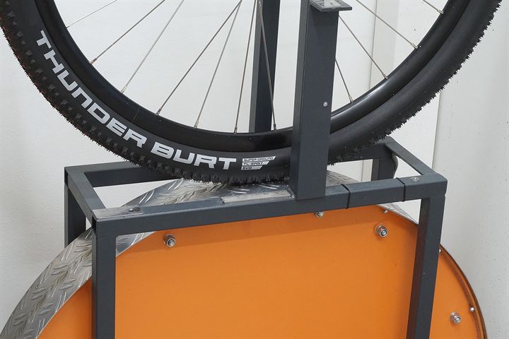 Schwalbe Thunder Burt Super Ground Addix Speed Schwalbe Thunder Burt Super Ground Addix Speed road bike tire on a rolling resistance test machine