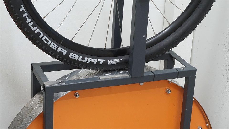 Schwalbe Thunder Burt Super Ground Addix Speed 2.1 Lab Test Schwalbe Thunder Burt Super Ground Addix Speed 2.1 on a rolling resistance machine