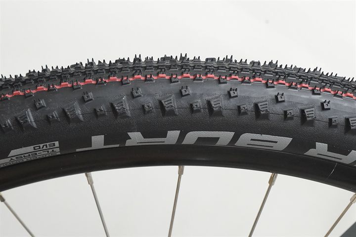Schwalbe Thunder Burt Super Ground Addix Speed Schwalbe Thunder Burt Super Ground Addix Speed mountain bike tire on a rolling resistance test machine