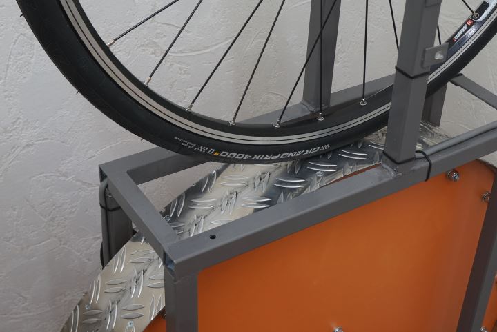 New Continental Grand Prix 4000S II on rolling resistance machine