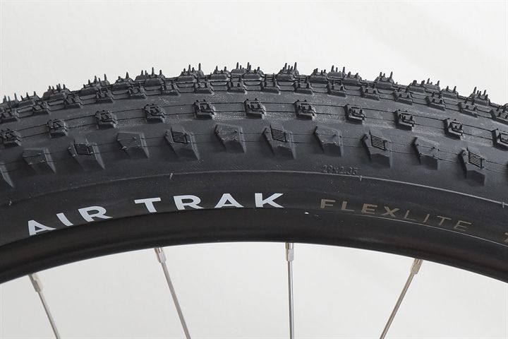 Specialized Air Trak Flex Lite T5/T7 Specialized Air Trak Flex Lite T5/T7 mountain bike tire on a rolling resistance test machine