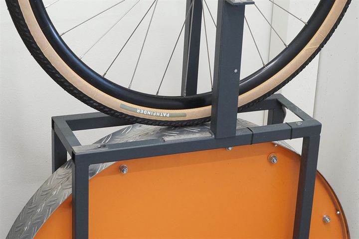 Specialized Pathfinder TLR 40 Specialized Pathfinder TLR 40 road bike tire on a rolling resistance test machine