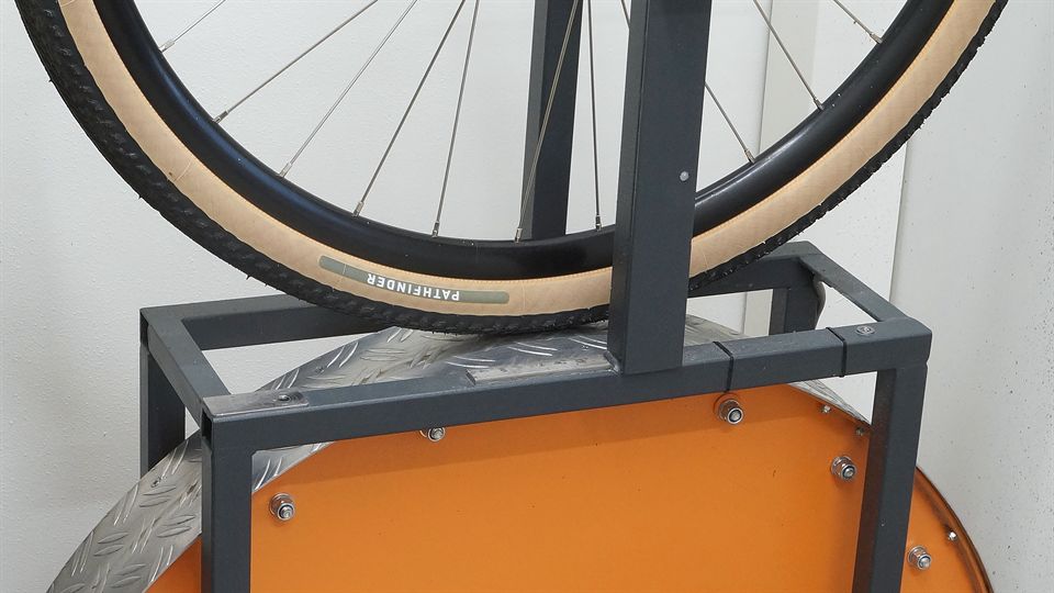 Specialized Pathfinder TLR 45 Lab Test Specialized Pathfinder TLR 45 on a rolling resistance machine