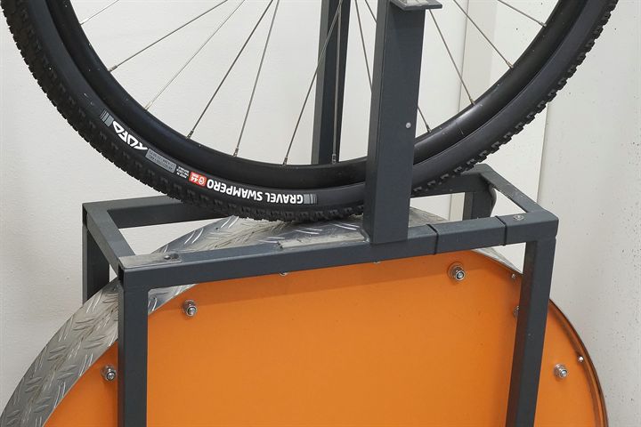 Tufo Gravel Swampero 44 Tufo Gravel Swampero 44 road bike tire on a rolling resistance test machine
