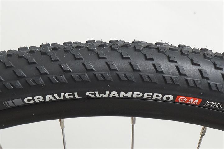 Tufo Gravel Swampero 44 Tufo Gravel Swampero 44 mountain bike tire on a rolling resistance test machine