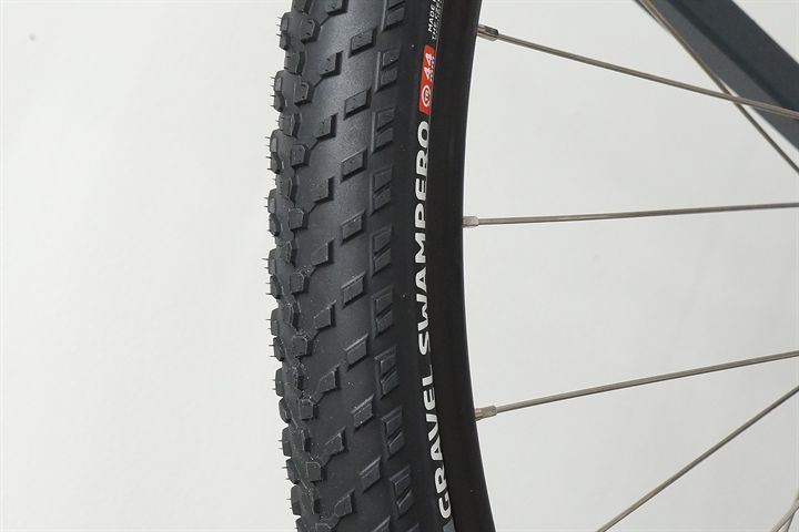 Tufo Gravel Swampero 44 Tufo Gravel Swampero 44 mountain bike tire on a rolling resistance test machine