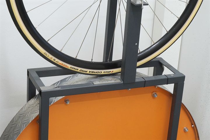 Vittoria Corsa Pro Speed TLR WR 29 road bike tire on a rolling resistance test machine