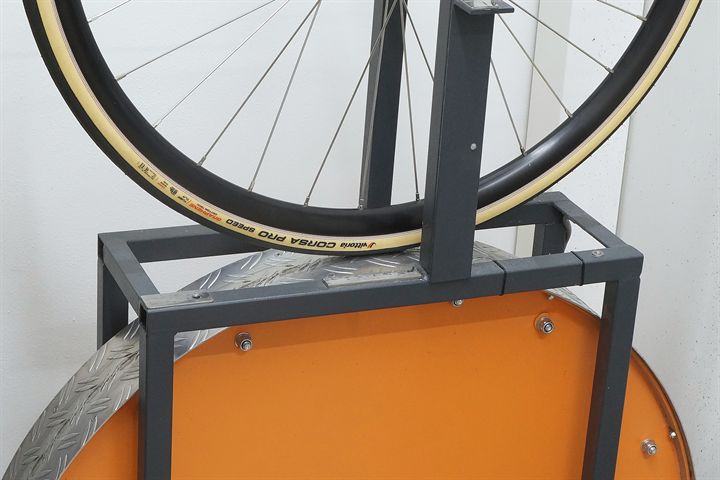 Vittoria Corsa Pro Speed TLR WR (on 22/23 mm rims) 29 road bike tire on a rolling resistance test machine