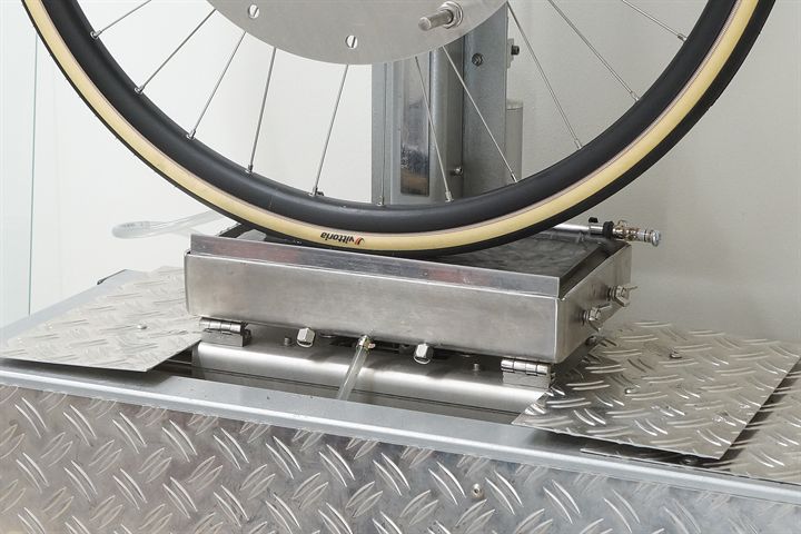 Vittoria Corsa Pro Speed TLR WR (on 22/23 mm rims) road bike tire on a grip test machine