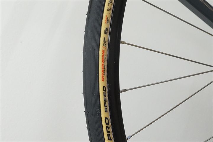 Vittoria Corsa Pro Speed TLR WR 29 road bike tire on a rolling resistance test machine