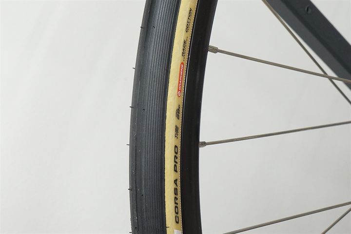 Vittoria Corsa Pro Tube Type 28 Vittoria Corsa Pro Tube Type 28 road bike tire on a rolling resistance test machine