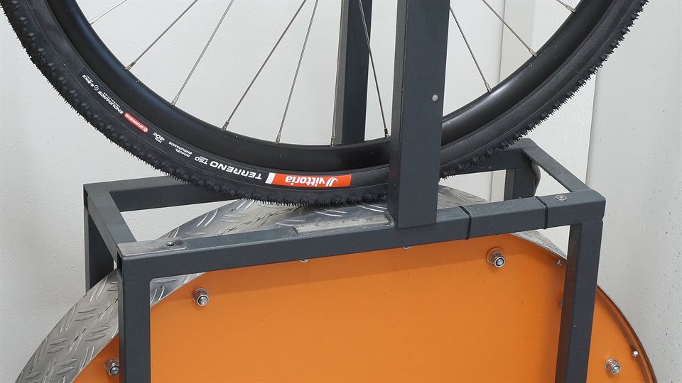 Vittoria Terreno T50 Mixed Gravel Endurance 40 Lab Test Vittoria Terreno T50 Mixed Gravel Endurance 40 on a rolling resistance machine