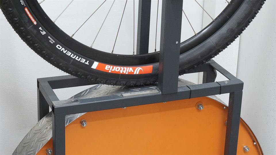 Vittoria Terreno XC Race 2.4 on a rolling resistance machine
