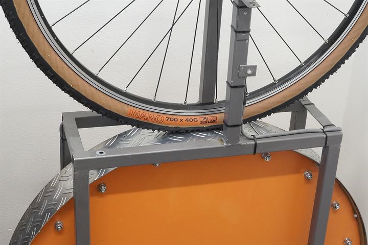 700 x 400 bike tire